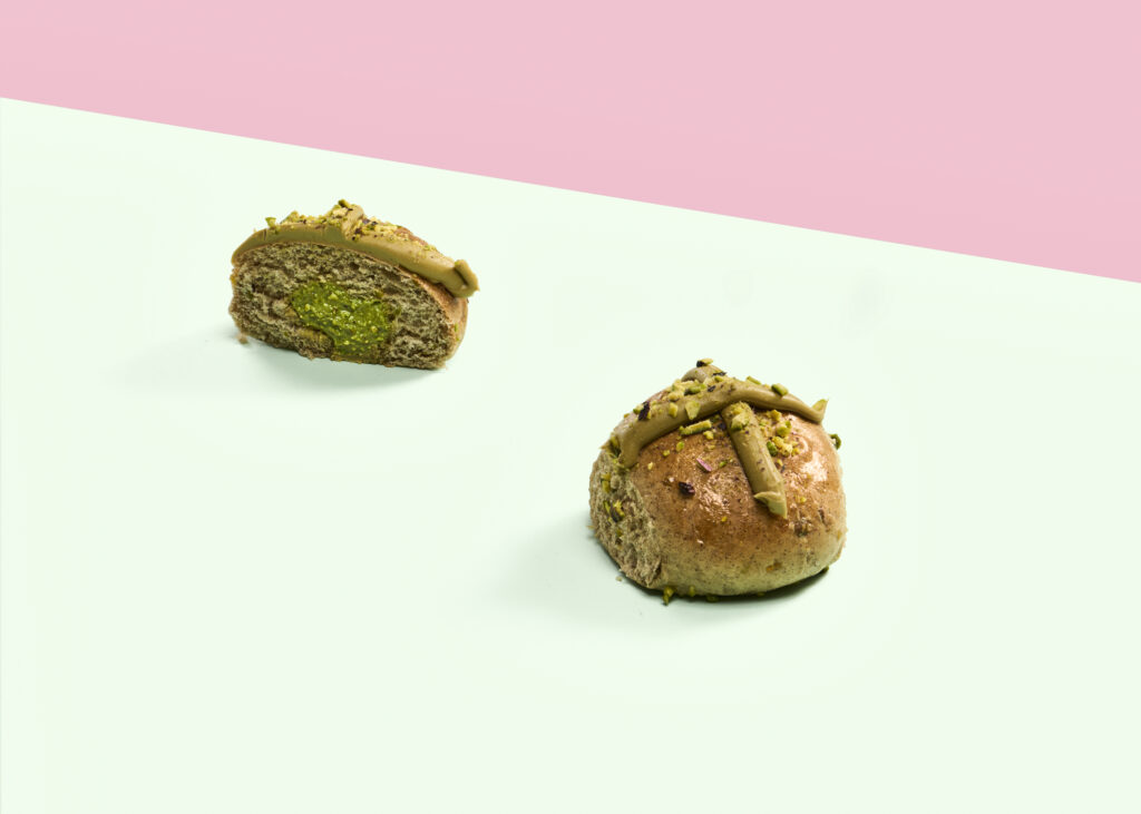 Pistacchio Hot Cross Bun